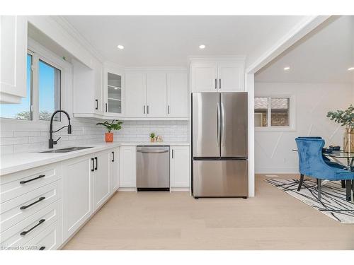 2392 Arnold Crescent, Burlington, ON - Indoor Photo Showing Kitchen With Stainless Steel Kitchen With Double Sink With Upgraded Kitchen
