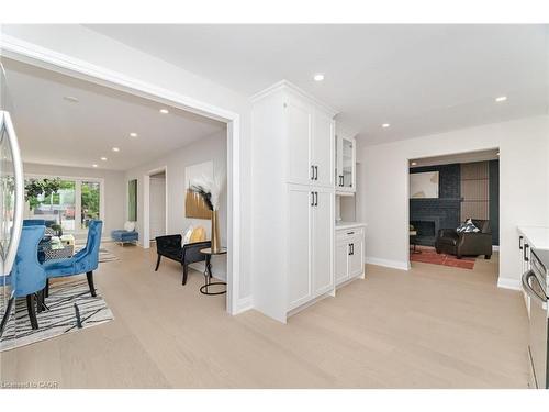 2392 Arnold Crescent, Burlington, ON - Indoor
