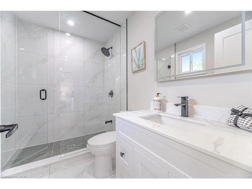 2392 Arnold Crescent, Burlington, ON - Indoor Photo Showing Bathroom