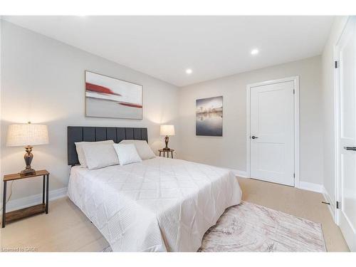 2392 Arnold Crescent, Burlington, ON - Indoor Photo Showing Bedroom