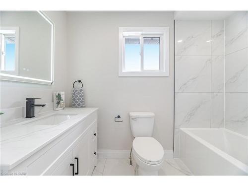 2392 Arnold Crescent, Burlington, ON - Indoor Photo Showing Bathroom
