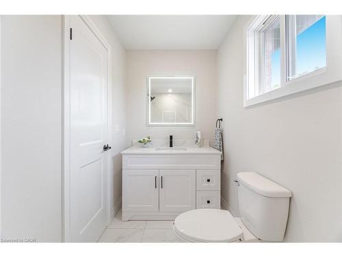 2392 Arnold Crescent, Burlington, ON - Indoor Photo Showing Bathroom