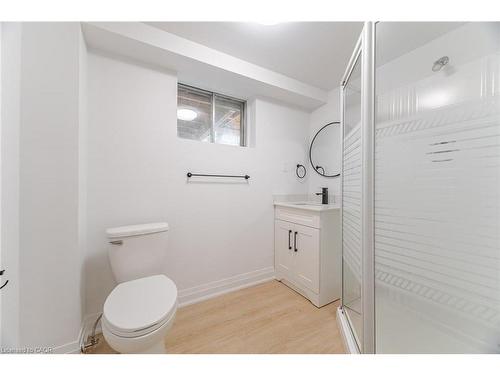 2392 Arnold Crescent, Burlington, ON - Indoor Photo Showing Bathroom