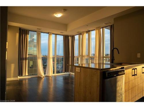 605-108 Garment Street, Kitchener, ON - Indoor Photo Showing Kitchen