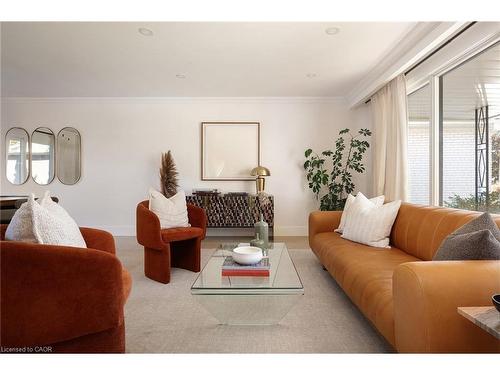 3495 Riverspray Crescent, Mississauga, ON - Indoor Photo Showing Living Room