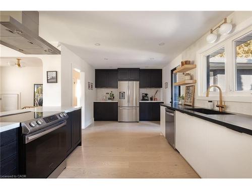 3495 Riverspray Crescent, Mississauga, ON - Indoor Photo Showing Kitchen With Stainless Steel Kitchen With Upgraded Kitchen