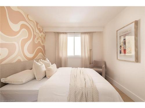 3495 Riverspray Crescent, Mississauga, ON - Indoor Photo Showing Bedroom