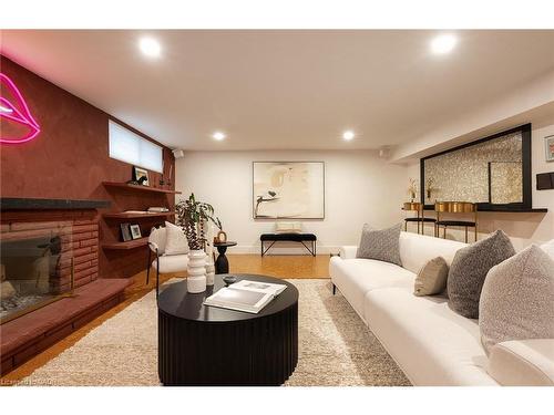 3495 Riverspray Crescent, Mississauga, ON - Indoor Photo Showing Living Room With Fireplace