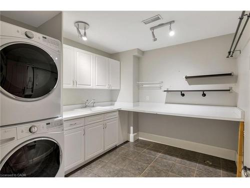 2448 Bridge Road, Oakville, ON - Indoor Photo Showing Laundry Room