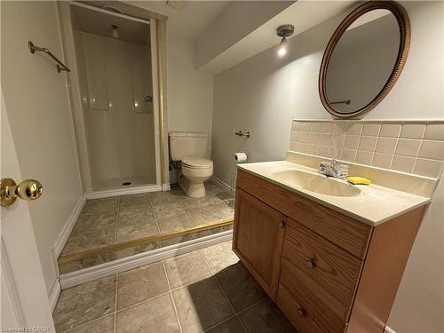 862 West 5Th Street, Hamilton, ON - Indoor Photo Showing Bathroom