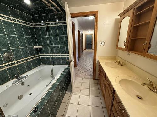 862 West 5Th Street, Hamilton, ON - Indoor Photo Showing Bathroom