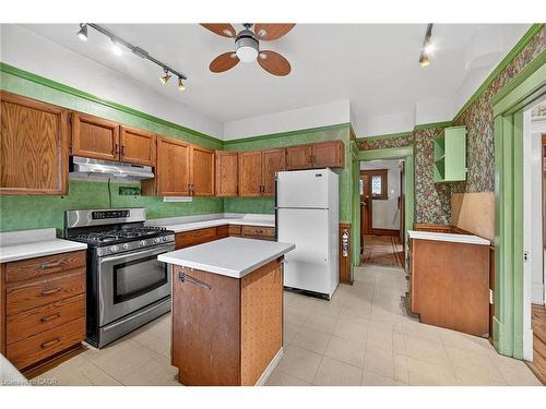 91 Spadina Avenue, Hamilton, ON - Indoor Photo Showing Kitchen