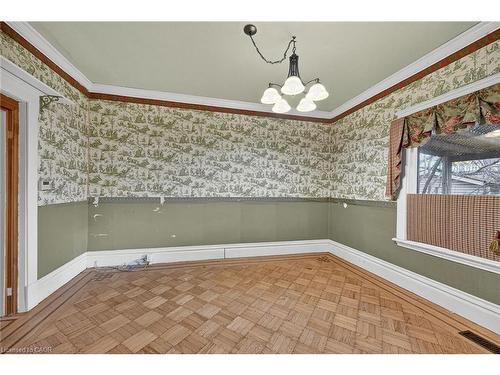 91 Spadina Avenue, Hamilton, ON - Indoor Photo Showing Other Room