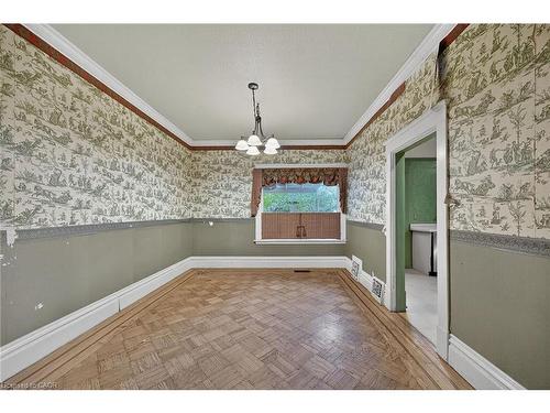 91 Spadina Avenue, Hamilton, ON - Indoor Photo Showing Other Room