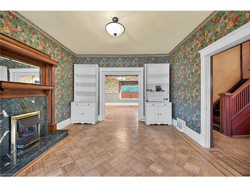 91 Spadina Avenue, Hamilton, ON - Indoor With Fireplace