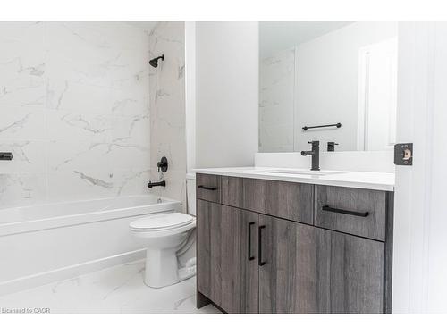 406-120 Springvalley Crescent, Hamilton, ON - Indoor Photo Showing Bathroom