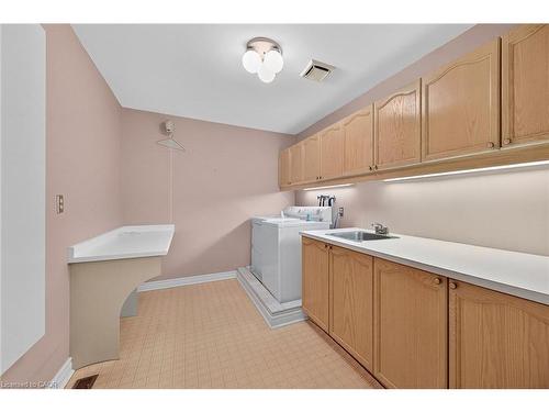 5089 Forest Hill Drive, Mississauga, ON - Indoor Photo Showing Laundry Room