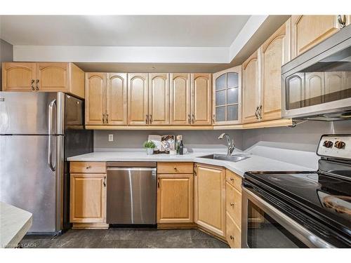 17-1455 Garth Street, Hamilton, ON - Indoor Photo Showing Kitchen
