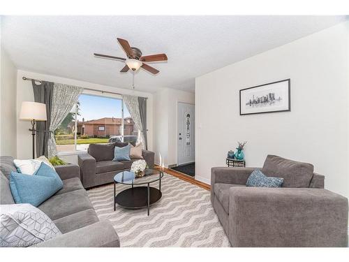 225 Golfwood Drive, Hamilton, ON - Indoor Photo Showing Living Room