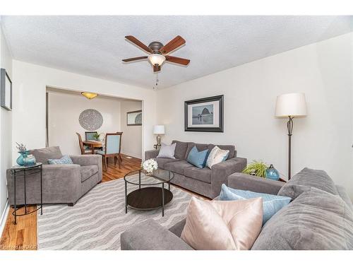 225 Golfwood Drive, Hamilton, ON - Indoor Photo Showing Living Room