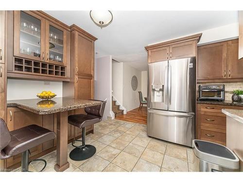 225 Golfwood Drive, Hamilton, ON - Indoor Photo Showing Kitchen