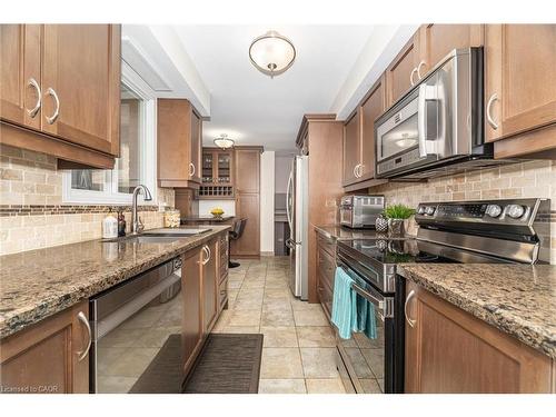 225 Golfwood Drive, Hamilton, ON - Indoor Photo Showing Kitchen
