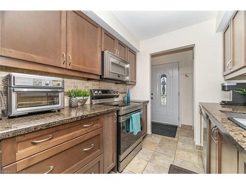 225 Golfwood Drive, Hamilton, ON - Indoor Photo Showing Kitchen