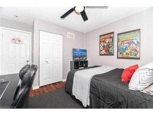 225 Golfwood Drive, Hamilton, ON - Indoor Photo Showing Bedroom