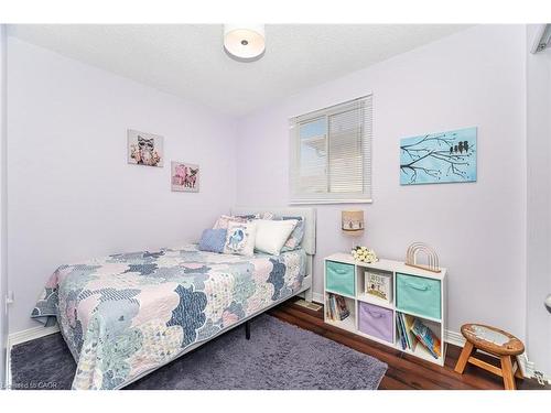 225 Golfwood Drive, Hamilton, ON - Indoor Photo Showing Bedroom