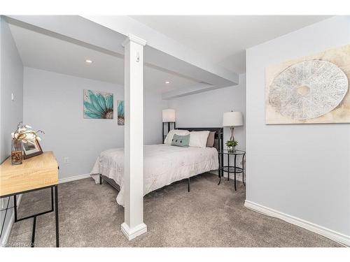 225 Golfwood Drive, Hamilton, ON - Indoor Photo Showing Bedroom