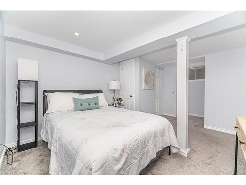 225 Golfwood Drive, Hamilton, ON - Indoor Photo Showing Bedroom