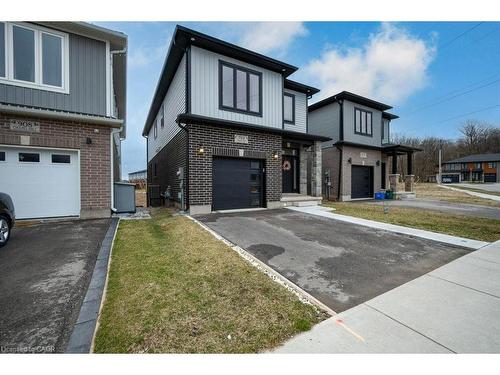 904 Chapel Hill Court  Kitchener, ON N2R 0P4