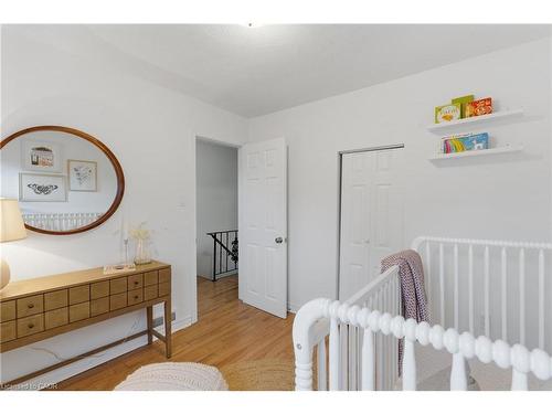 70 Rosemont Avenue, Hamilton, ON - Indoor Photo Showing Bedroom