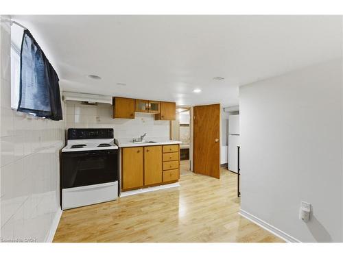 70 Rosemont Avenue, Hamilton, ON - Indoor Photo Showing Kitchen