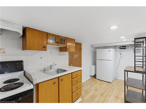 70 Rosemont Avenue, Hamilton, ON - Indoor Photo Showing Kitchen