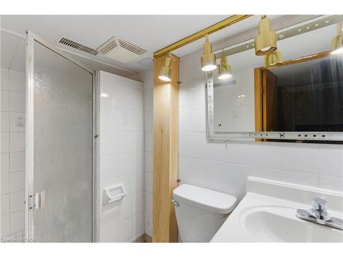 70 Rosemont Avenue, Hamilton, ON - Indoor Photo Showing Bathroom
