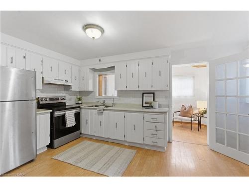 70 Rosemont Avenue, Hamilton, ON - Indoor Photo Showing Kitchen