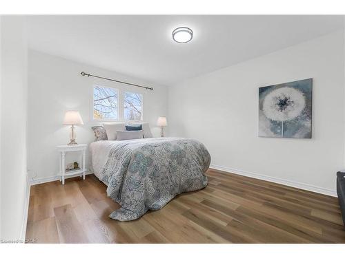3096 Palmer Drive, Burlington, ON - Indoor Photo Showing Bedroom