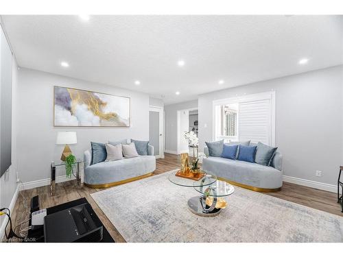 34 Chipmunk Crescent, Brampton, ON - Indoor Photo Showing Living Room