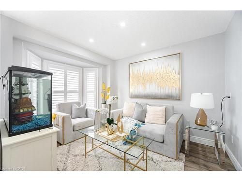 34 Chipmunk Crescent, Brampton, ON - Indoor Photo Showing Living Room