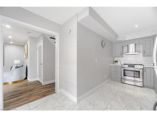 34 Chipmunk Crescent, Brampton, ON - Indoor Photo Showing Kitchen