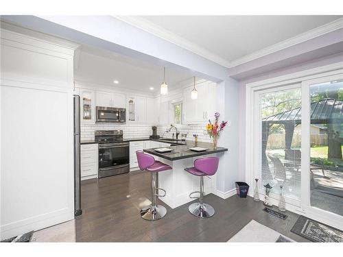 163 Ross Lane, Oakville, ON - Indoor Photo Showing Kitchen