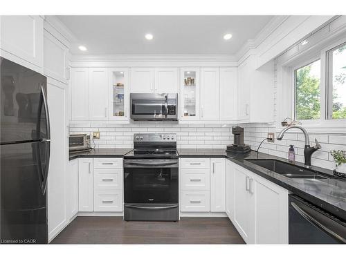 163 Ross Lane, Oakville, ON - Indoor Photo Showing Kitchen With Double Sink With Upgraded Kitchen