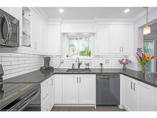 163 Ross Lane, Oakville, ON - Indoor Photo Showing Kitchen With Upgraded Kitchen