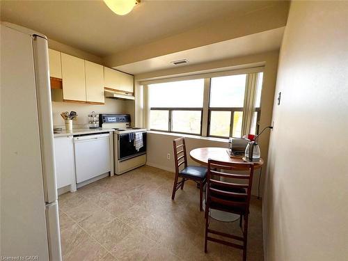 503-300 Keats Way, Waterloo, ON - Indoor Photo Showing Kitchen