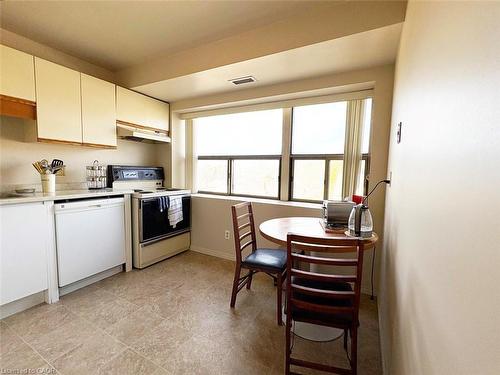 503-300 Keats Way, Waterloo, ON - Indoor Photo Showing Kitchen