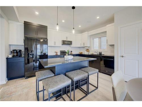 36 Alicia Crescent, Thorold, ON - Indoor Photo Showing Kitchen With Upgraded Kitchen