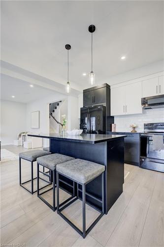 36 Alicia Crescent, Thorold, ON - Indoor Photo Showing Kitchen With Upgraded Kitchen