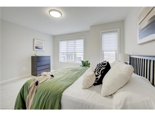 36 Alicia Crescent, Thorold, ON - Indoor Photo Showing Bedroom