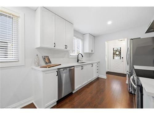 123 Athenia Drive, Stoney Creek, ON - Indoor Photo Showing Kitchen